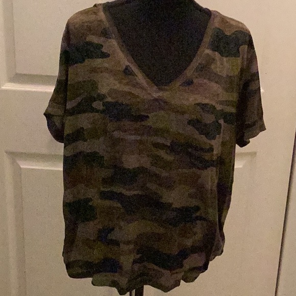 Lucky Brand Tops - 🖤NWOT Just Too FUN Lucky 🍀 Brand Size XXLARGE Camo Style Top Closet Must Have 🖤